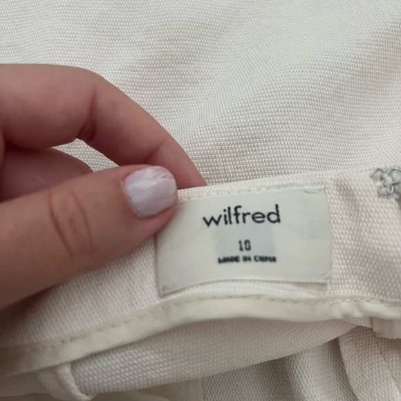 Cream white Aritzia romper perfect for summer - Picture 4 of 5